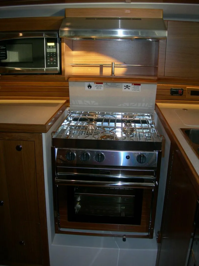 Slide: The Image of Catalina 445 Factory Base 2024 - 4056383