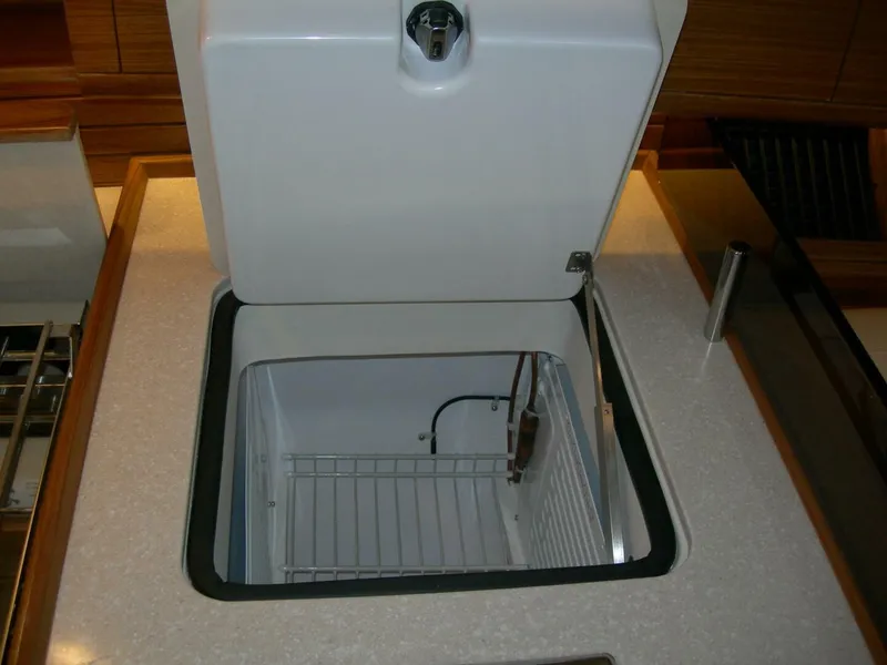 Slide: The Image of Catalina 445 Factory Base 2024 - 4056385