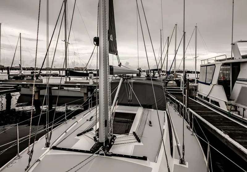 Slide: The Image of Catalina 425 Factory Base 2024 - 4056468