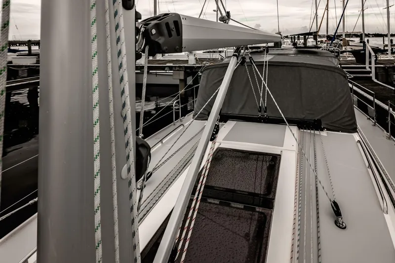 Slide: The Image of Catalina 425 Factory Base 2024 - 4056470