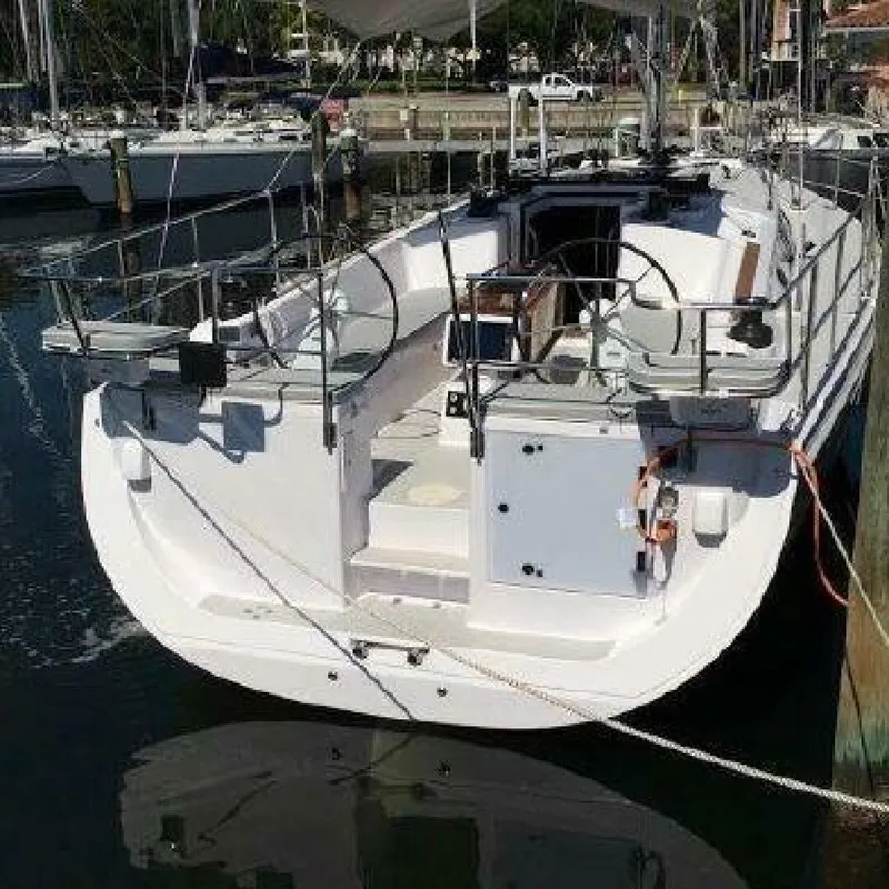 Slide: The Image of Catalina 425 Factory Base 2024 - 4056430