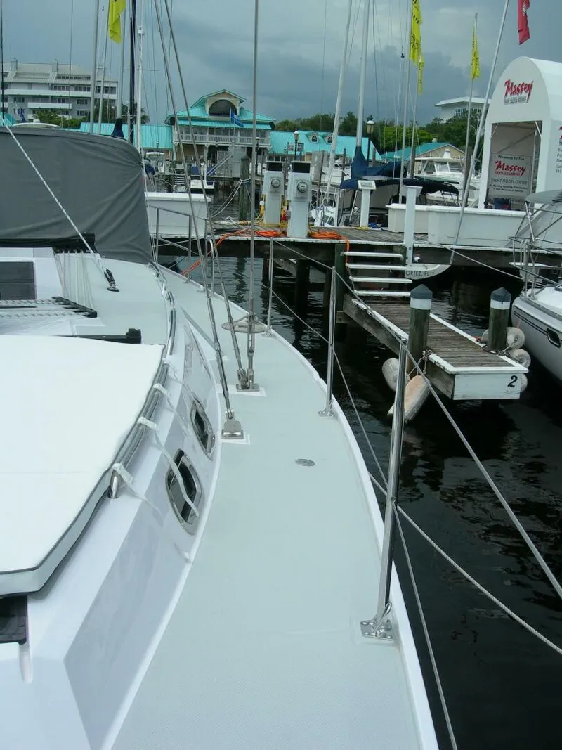 Slide: The Image of Catalina 425 Factory Base 2024 - 4056607