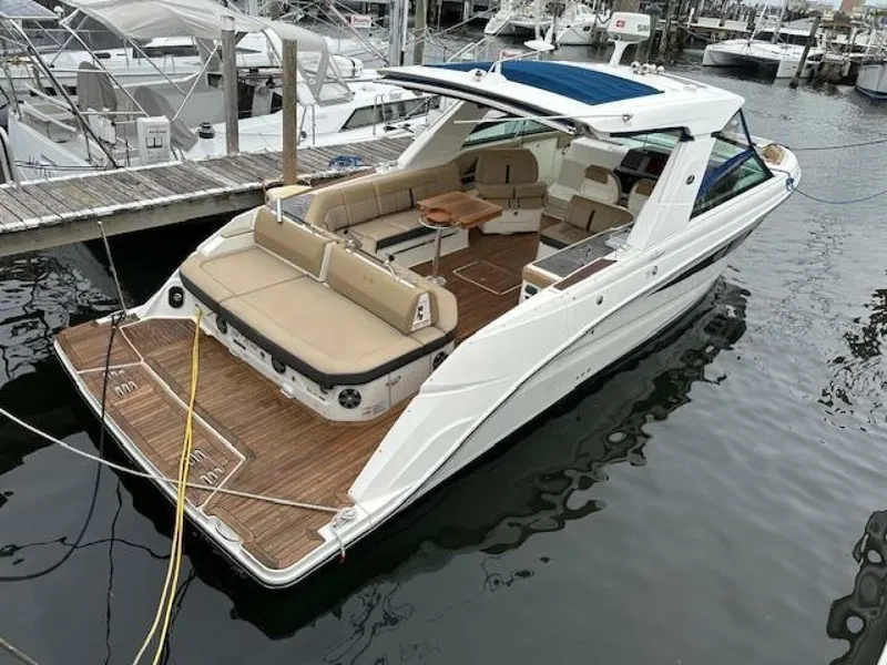 Slide: The Image of Sea Ray 400 SLX 2019 - 4055402