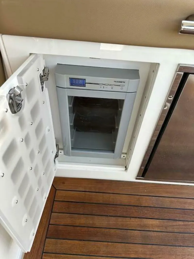 Slide: The Image of Sea Ray 400 SLX 2019 - 4056819