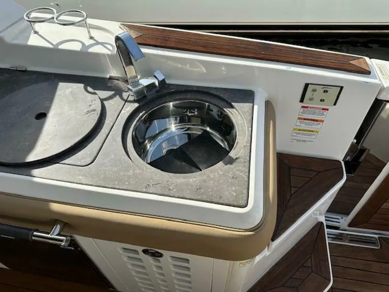Slide: The Image of Sea Ray 400 SLX 2019 - 4056820