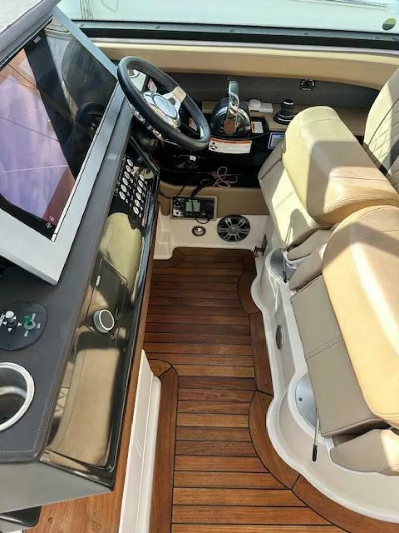 Slide: The Image of Sea Ray 400 SLX 2019 - 4056825