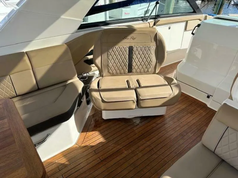 Slide: The Image of Sea Ray 400 SLX 2019 - 4056829