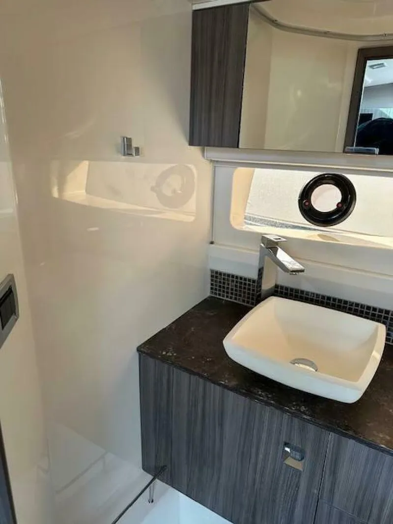 Slide: The Image of Sea Ray 400 SLX 2019 - 4056830