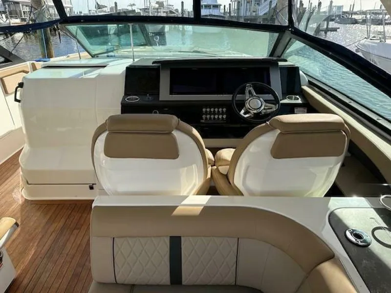 Slide: The Image of Sea Ray 400 SLX 2019 - 4056831