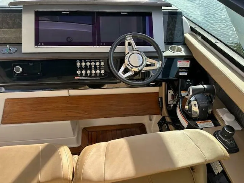 Slide: The Image of Sea Ray 400 SLX 2019 - 4056832