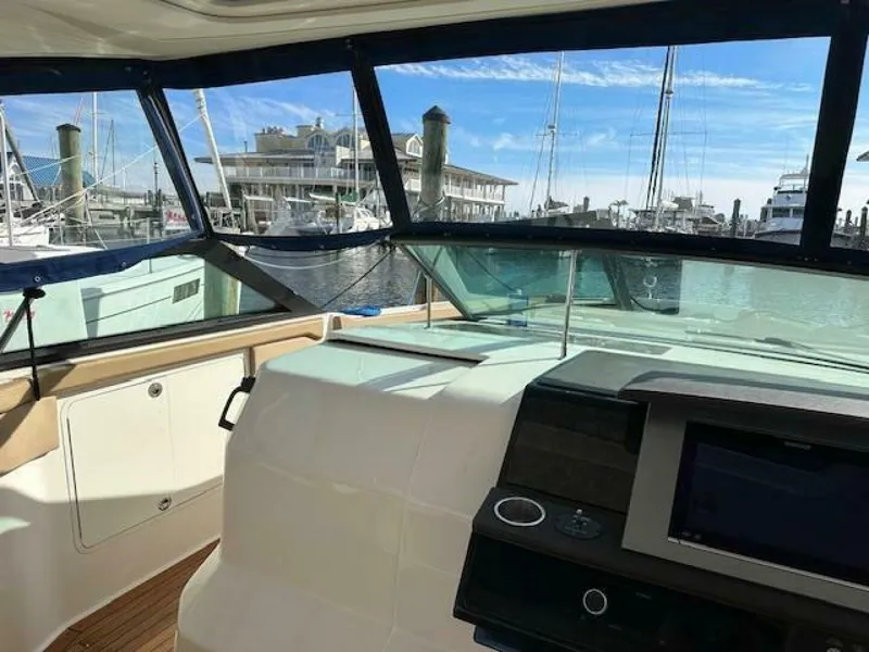 Slide: The Image of Sea Ray 400 SLX 2019 - 4056835