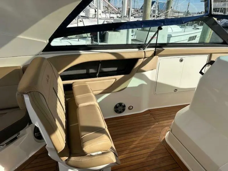 Slide: The Image of Sea Ray 400 SLX 2019 - 4056843