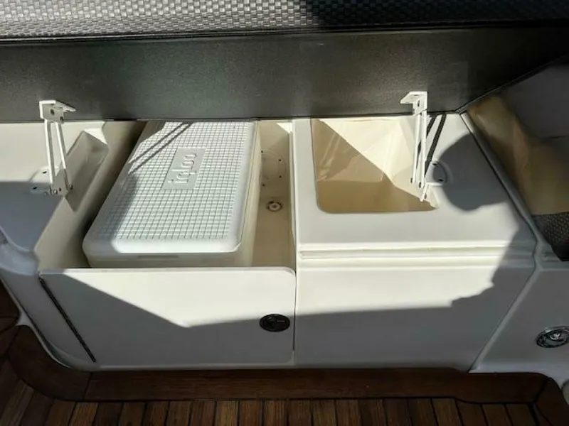 Slide: The Image of Sea Ray 400 SLX 2019 - 4056844