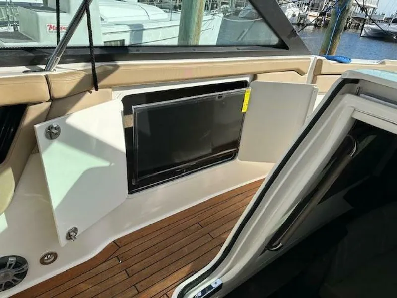Slide: The Image of Sea Ray 400 SLX 2019 - 4056848