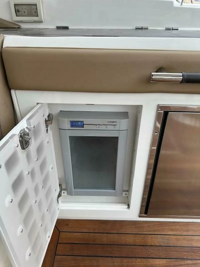 Slide: The Image of Sea Ray 400 SLX 2019 - 4056860