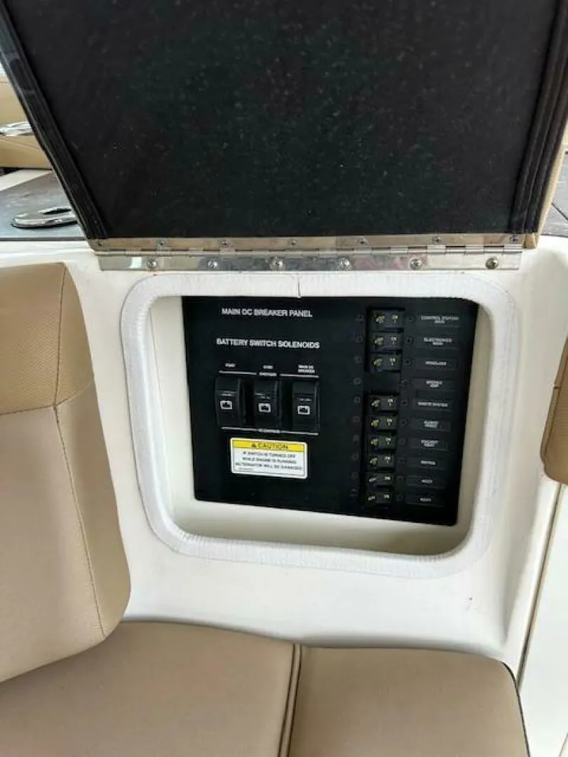 Slide: The Image of Sea Ray 400 SLX 2019 - 4056864