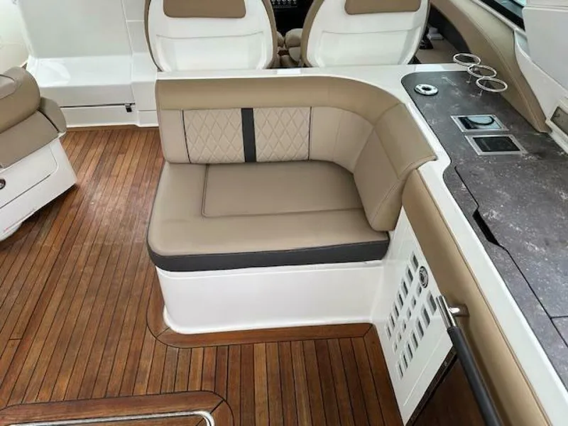 Slide: The Image of Sea Ray 400 SLX 2019 - 4056869