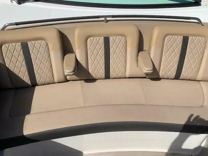 Slide: The Image of Sea Ray 400 SLX 2019 - 4056806