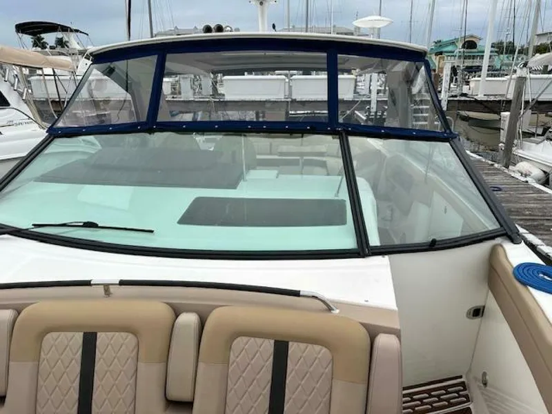 Slide: The Image of Sea Ray 400 SLX 2019 - 4056879