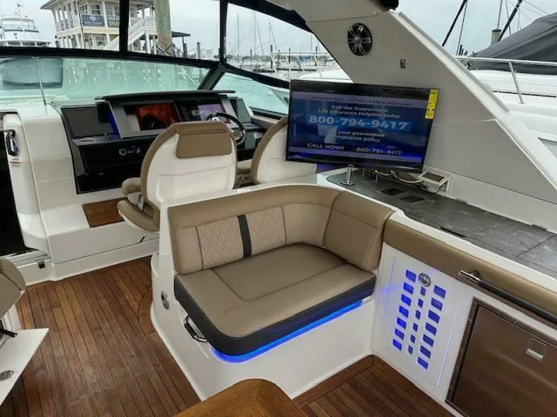 Slide: The Image of Sea Ray 400 SLX 2019 - 4056881