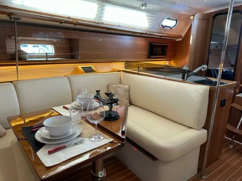 Slide: The Image of Catalina 355 2023 - 4063980