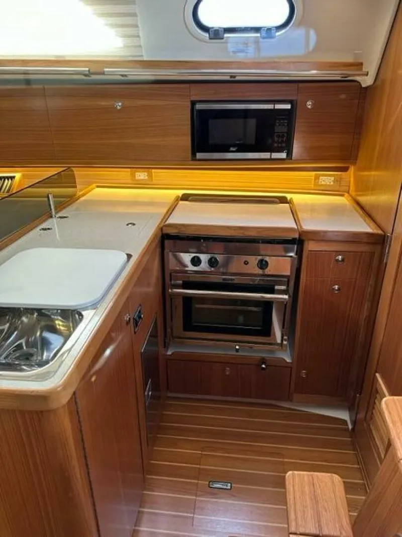 Slide: The Image of Catalina 355 2023 - 4063988