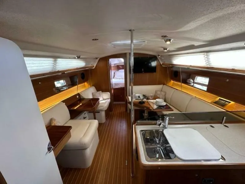 Slide: The Image of Catalina 355 2023 - 4063973