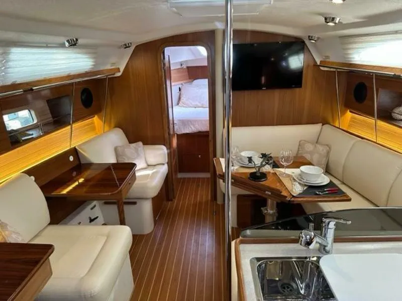 Slide: The Image of Catalina 355 2023 - 4063976