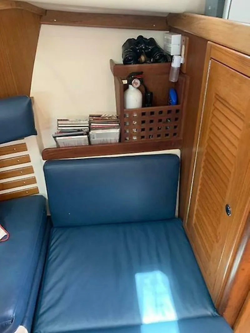 Slide: The Image of Mainship Pilot 1999 - 4066189