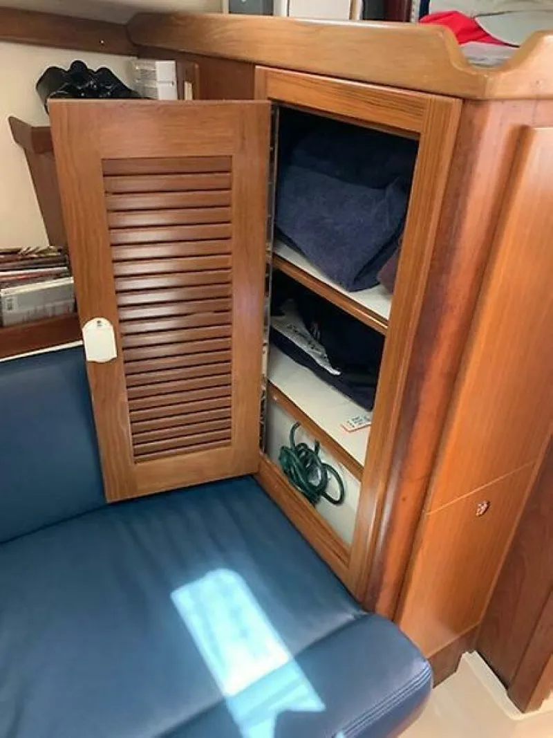 Slide: The Image of Mainship Pilot 1999 - 4066187