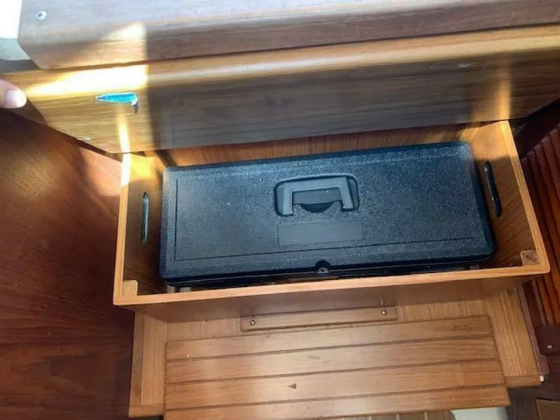 Slide: The Image of Mainship Pilot 1999 - 4066154