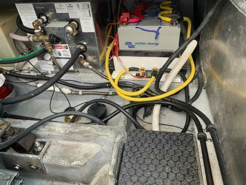 Slide: The Image of Mainship Pilot 1999 - 4066161