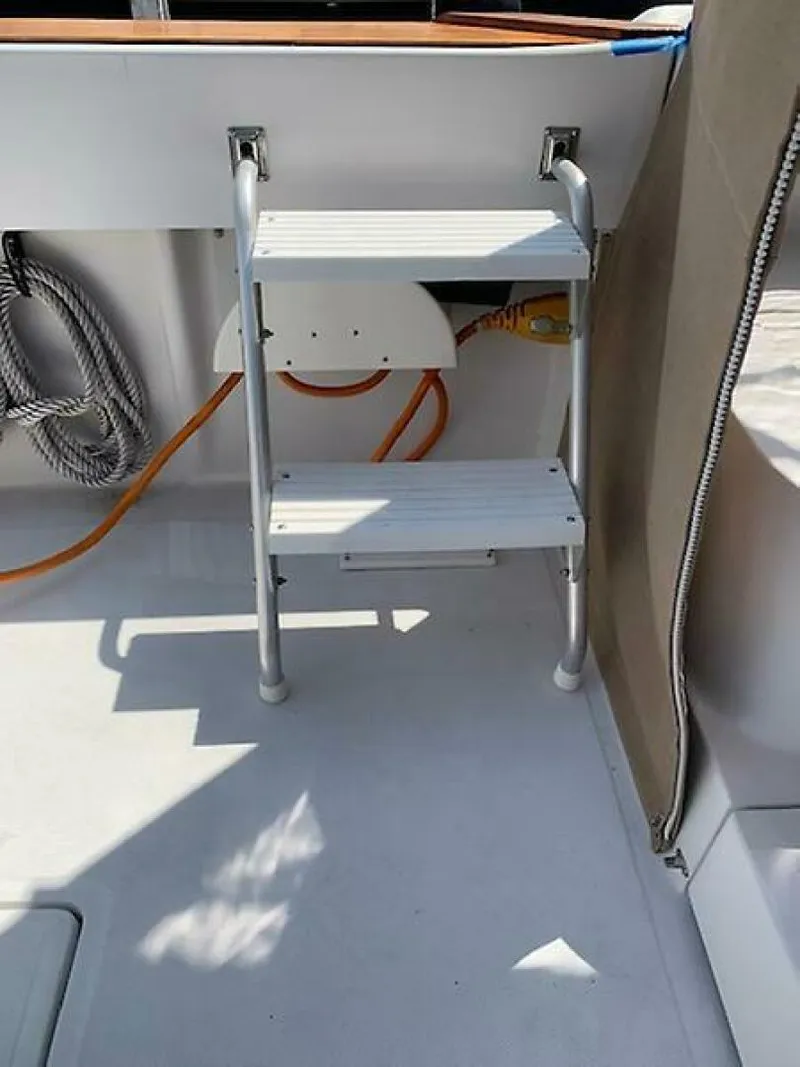 Slide: The Image of Mainship Pilot 1999 - 4066170