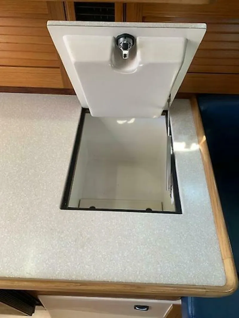 Slide: The Image of Mainship Pilot 1999 - 4066178