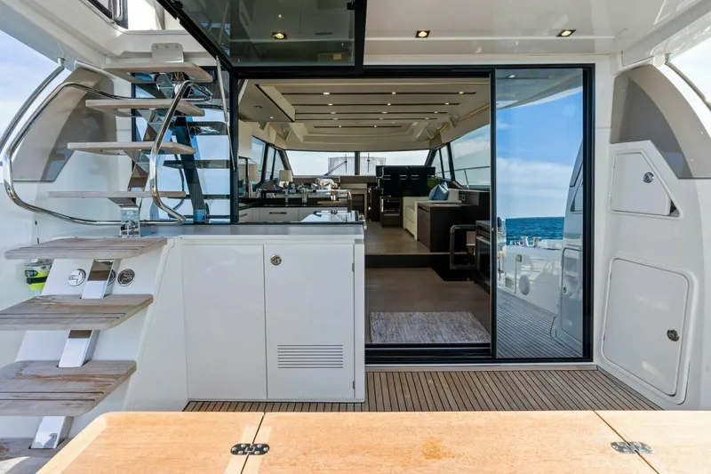 Slide: The Image of 2019 63 Prestige Flybridge - RT Time - Cockpit - 4199906