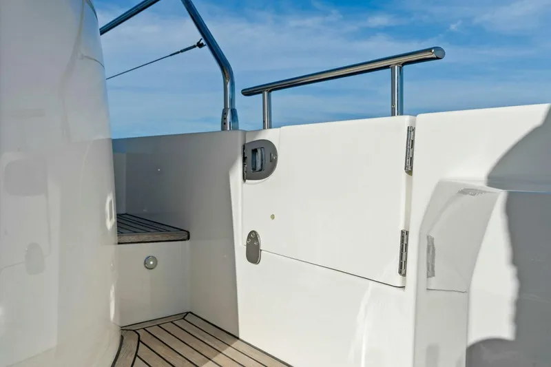 Slide: The Image of 2019 63 Prestige Flybridge - RT Time - Cockpit - 4199910