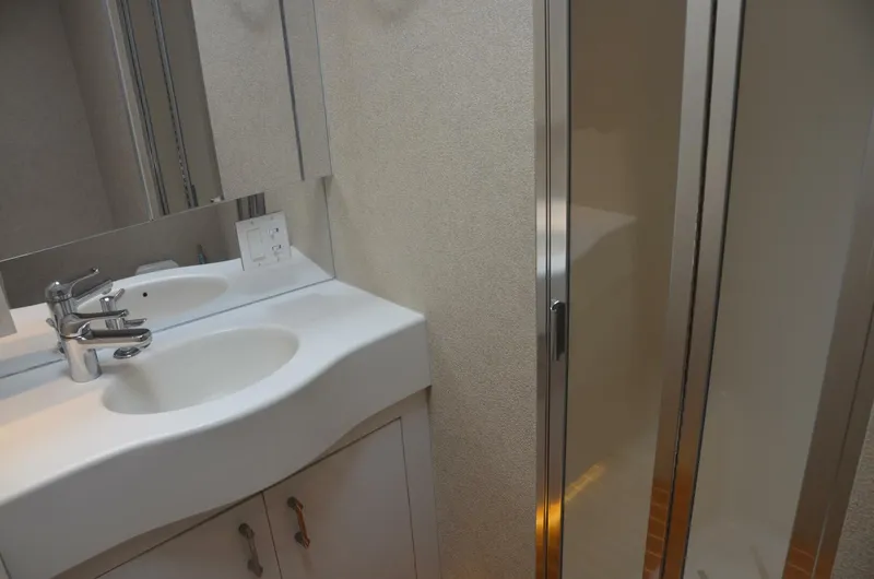 Slide: The Image of Hatteras SF Down Time - Crew Head 1999 Hatteras SF Down Time - 4064107