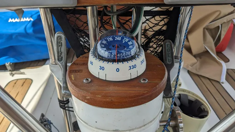 Slide: The Image of Passport 40 1982 - 4070135