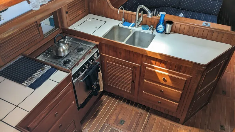 Slide: The Image of Passport 40 1982 - 4070141