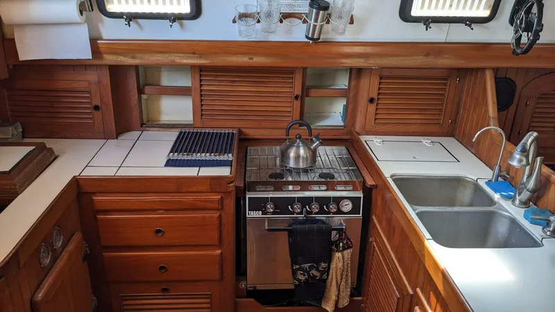 Slide: The Image of Passport 40 1982 - 4070148