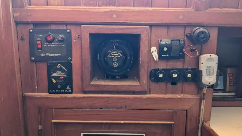 Slide: The Image of Passport 40 1982 - 4070152