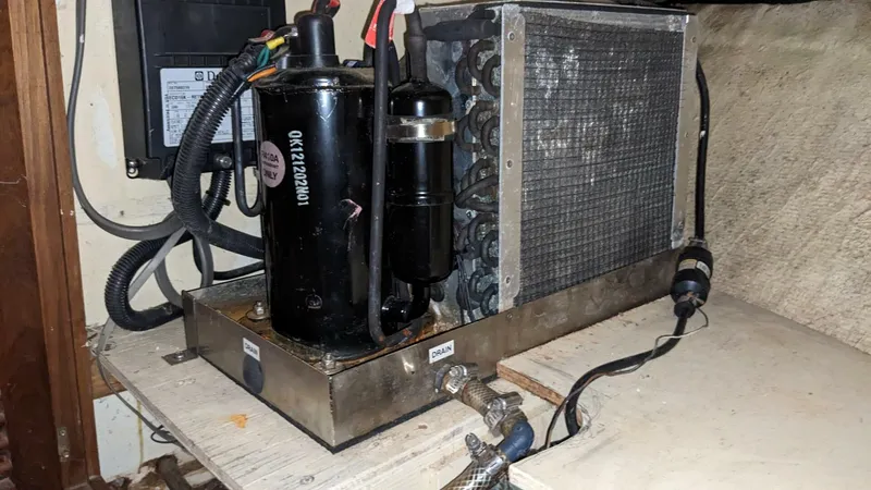 Slide: The Image of Passport 40 1982 - 4070180