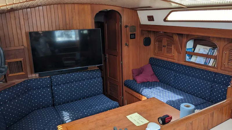 Slide: The Image of Passport 40 1982 - 4070182