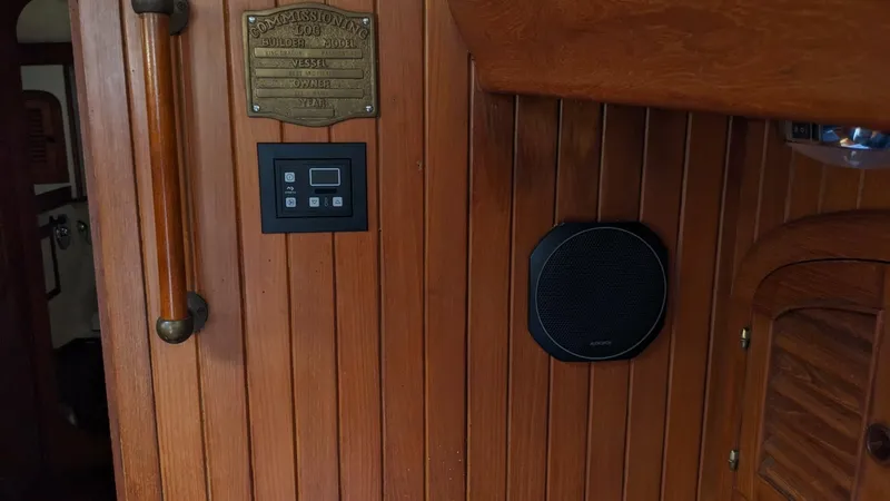 Slide: The Image of Passport 40 1982 - 4070183