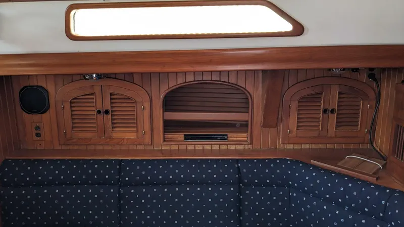 Slide: The Image of Passport 40 1982 - 4070184