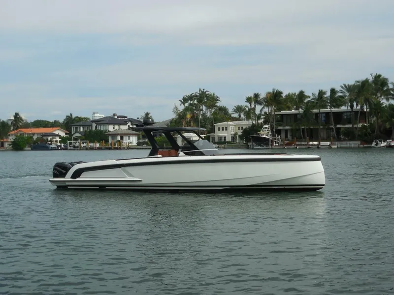 The Image of Vanquish VQ40 2021 - 4072145