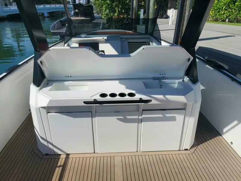 Slide: The Image of Vanquish VQ40 2021 - 4072175