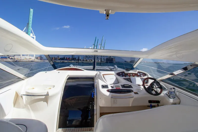 Slide: The Image of Sunseeker Predator 60 2001 - 4078735