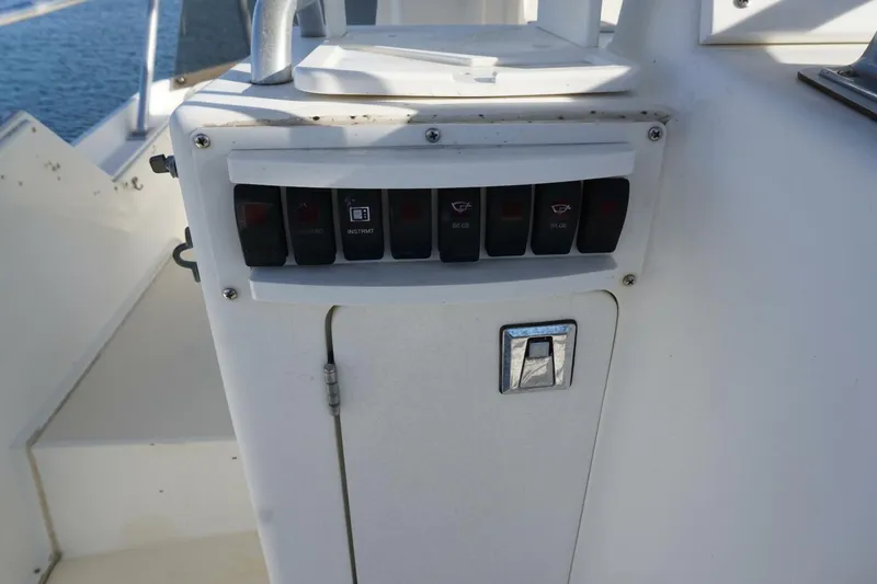 Slide: The Image of 1987 37 Bertram 37 Convertible RIDGEBACK Helm  (1) - 4080333