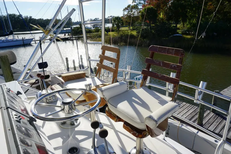 Slide: The Image of 1987 37 Bertram 37 Convertible RIDGEBACK Helm  (2) - 4080339